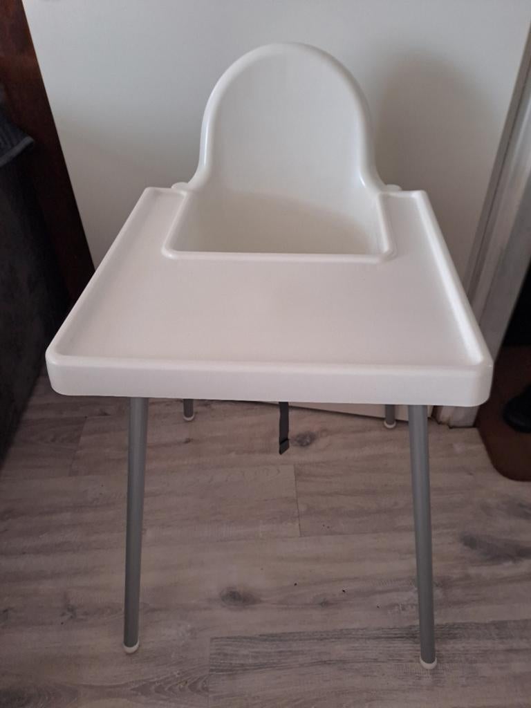 Stevige Ikea Antilop kinderstoel met eetblad en gordels., Kinderen en Baby's, Kinderstoelen, Gebruikt, Overige typen, Afneembaar eetblad