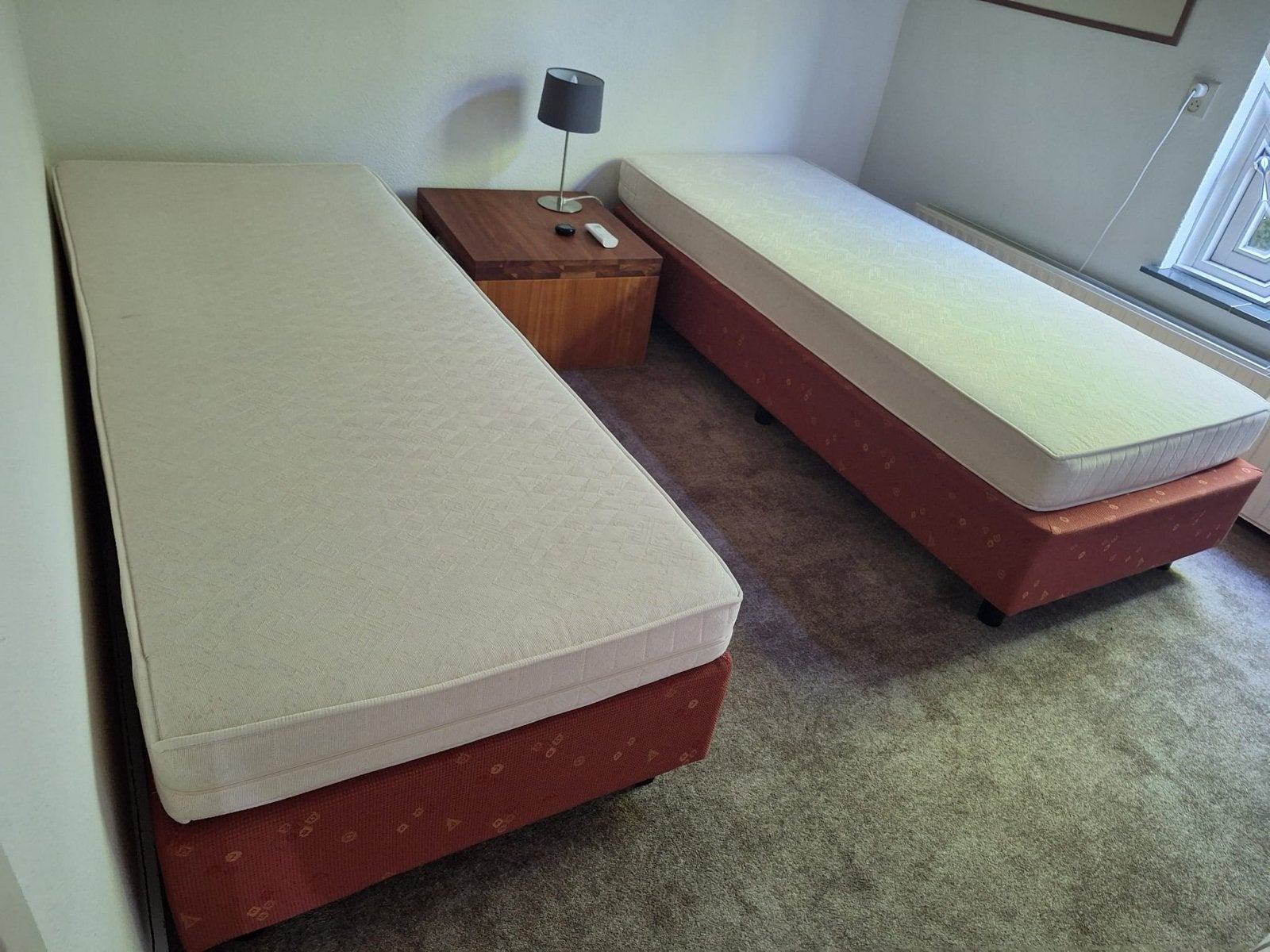 Twee eenpersoons boxspring bedden met matrassen, Ophalen, 90 cm, Zo goed als nieuw, 200 cm