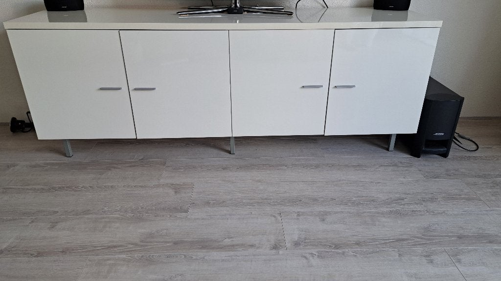 Wit dressoir met veel opbergruimte en verlichting, Huis en Inrichting, Ophalen, 200 cm of meer, 50 tot 75 cm, Gebruikt