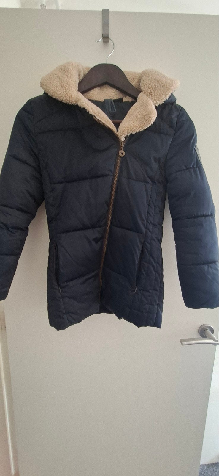 Te koop z.g.a.n Like FLO winterjas maat 146/11, Meisje, Ophalen of Verzenden, Zo goed als nieuw, Like flo