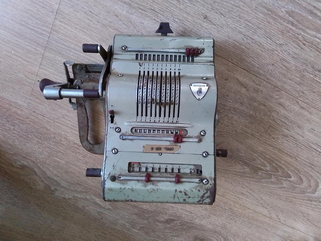 Antieke, vintage rekenmachine brunsvika braunschweig, Diversen, Rekenmachines, Ophalen of Verzenden