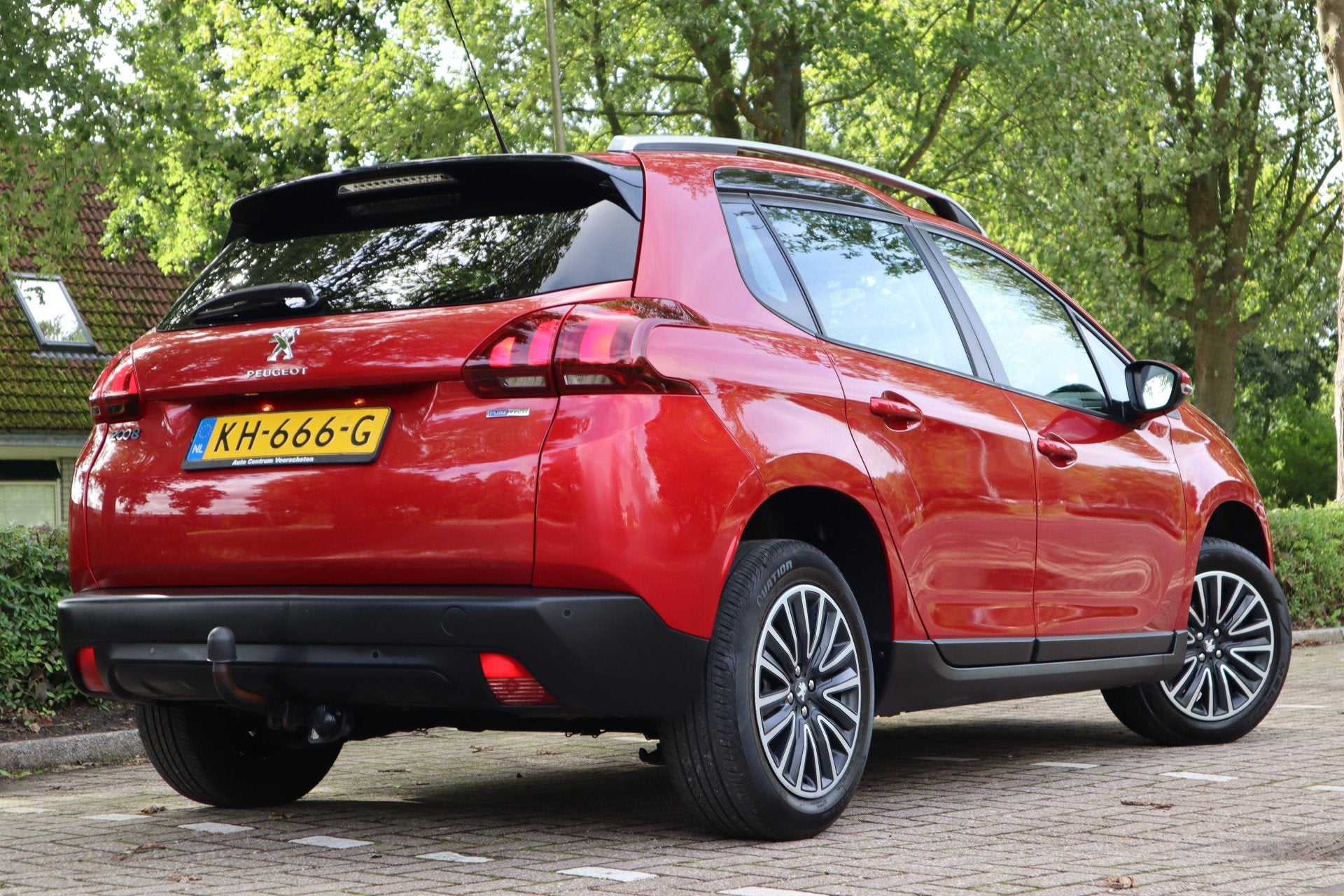 Peugeot 2008 1.2 PureTech Blue Lion | Panoramadak | Trekhaak, Voorwielaandrijving, Euro 6, 23 km/l, Origineel Nederlands