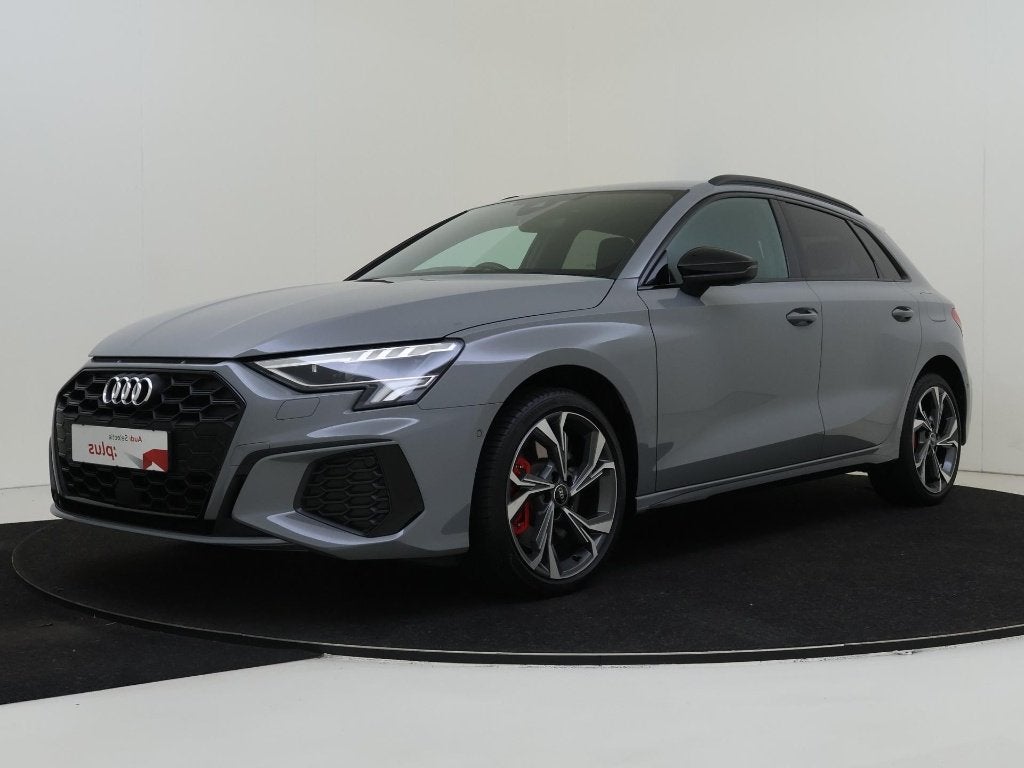 Audi A3 45 TFSI e S edition Competition 245pk, Dealer onderhouden, 4 cilinders, Leder en Stof, Te koop
