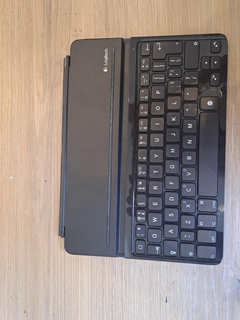 Toetsenbord logitech, 10 inch, Logitech, Nieuw, Bescherming voor- en achterkant