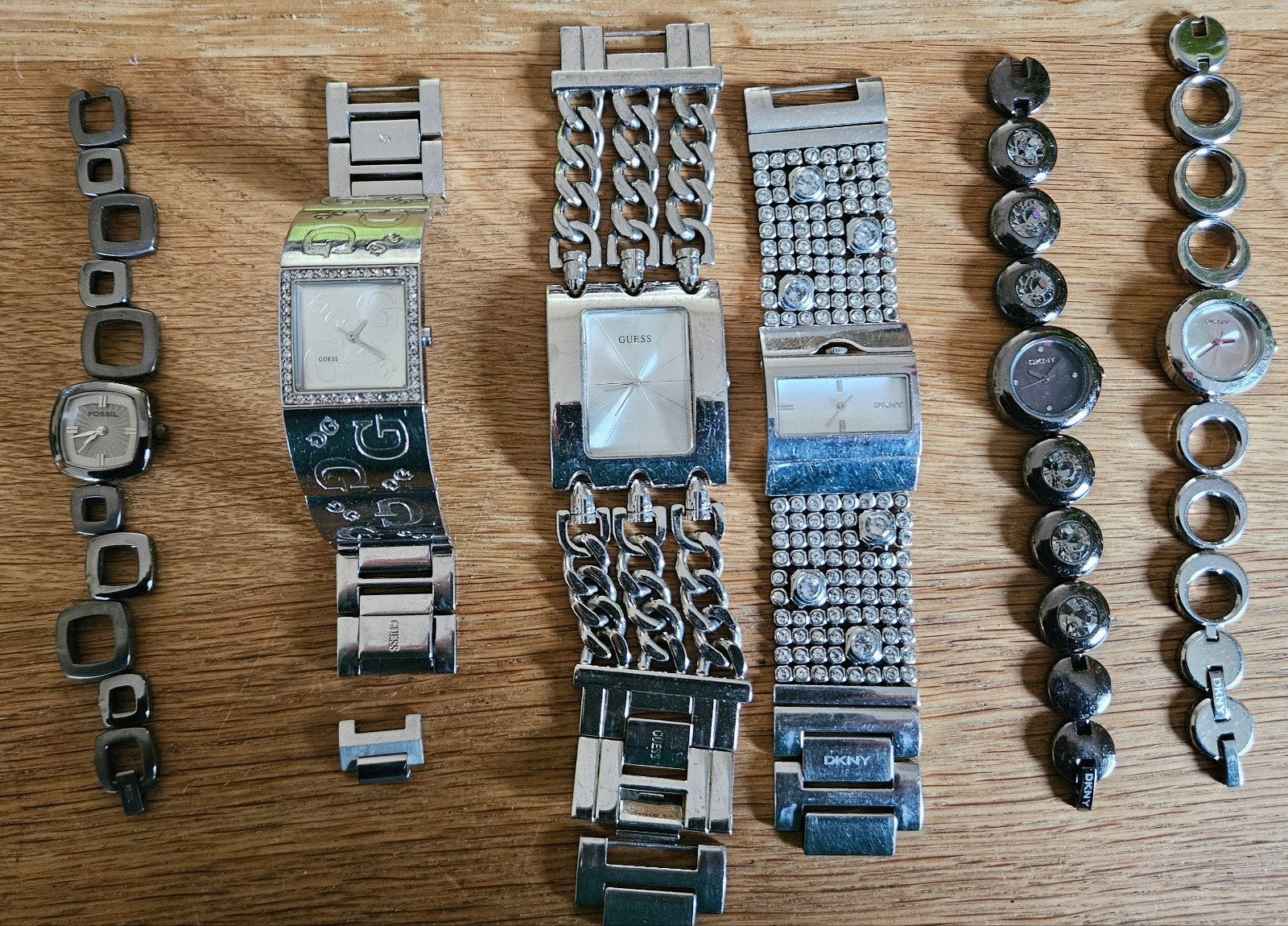 Dameshorloges 6 stuks: Guess, DKNY, Fossil Collectie, Sieraden, Tassen en Uiterlijk, Horloges | Dames, Ophalen, Staal, Gebruikt
