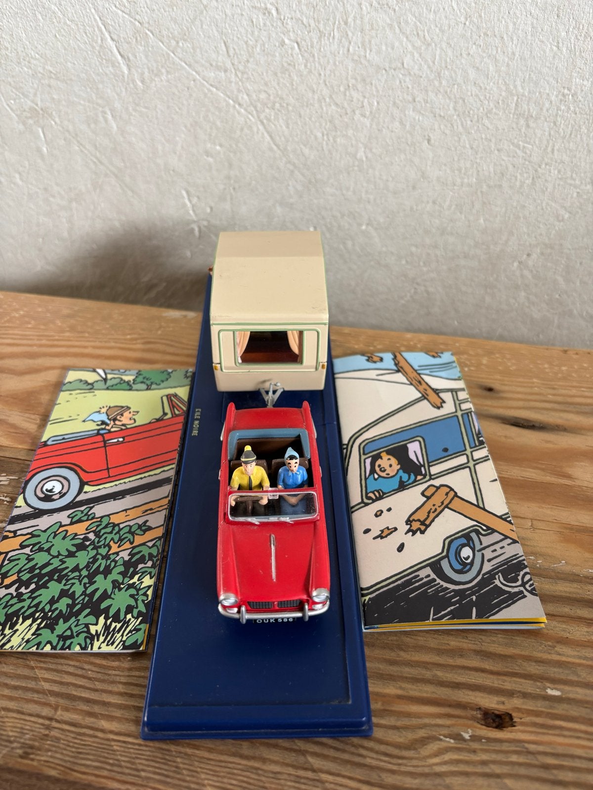 Kuifje modelauto: Triumph Herald met caravan (L'île noire), Overige merken, Auto, 1:32 tot 1:50, Ophalen of Verzenden