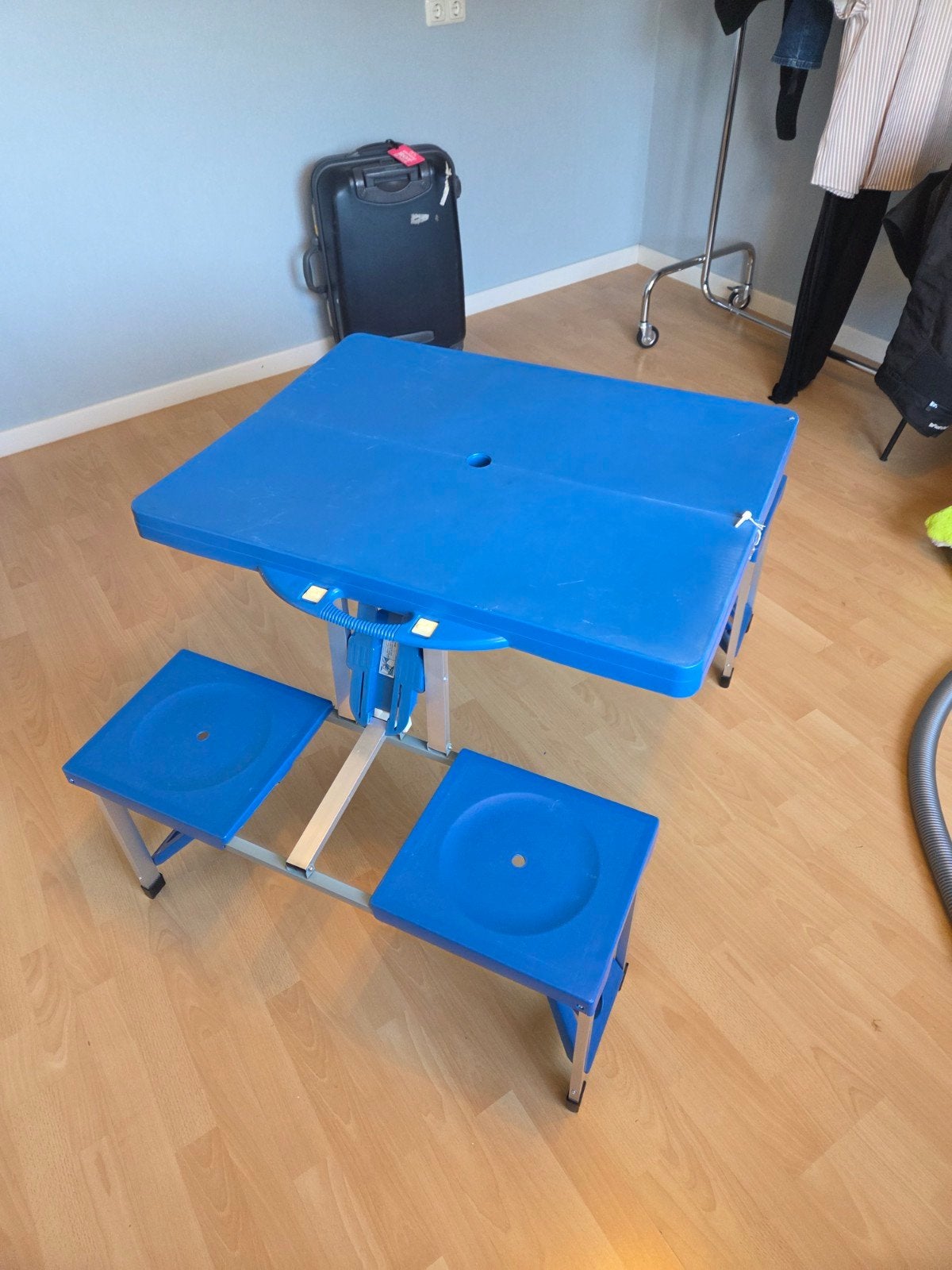 Camping tafel blauw 4 persoon, Ophalen, Zo goed als nieuw