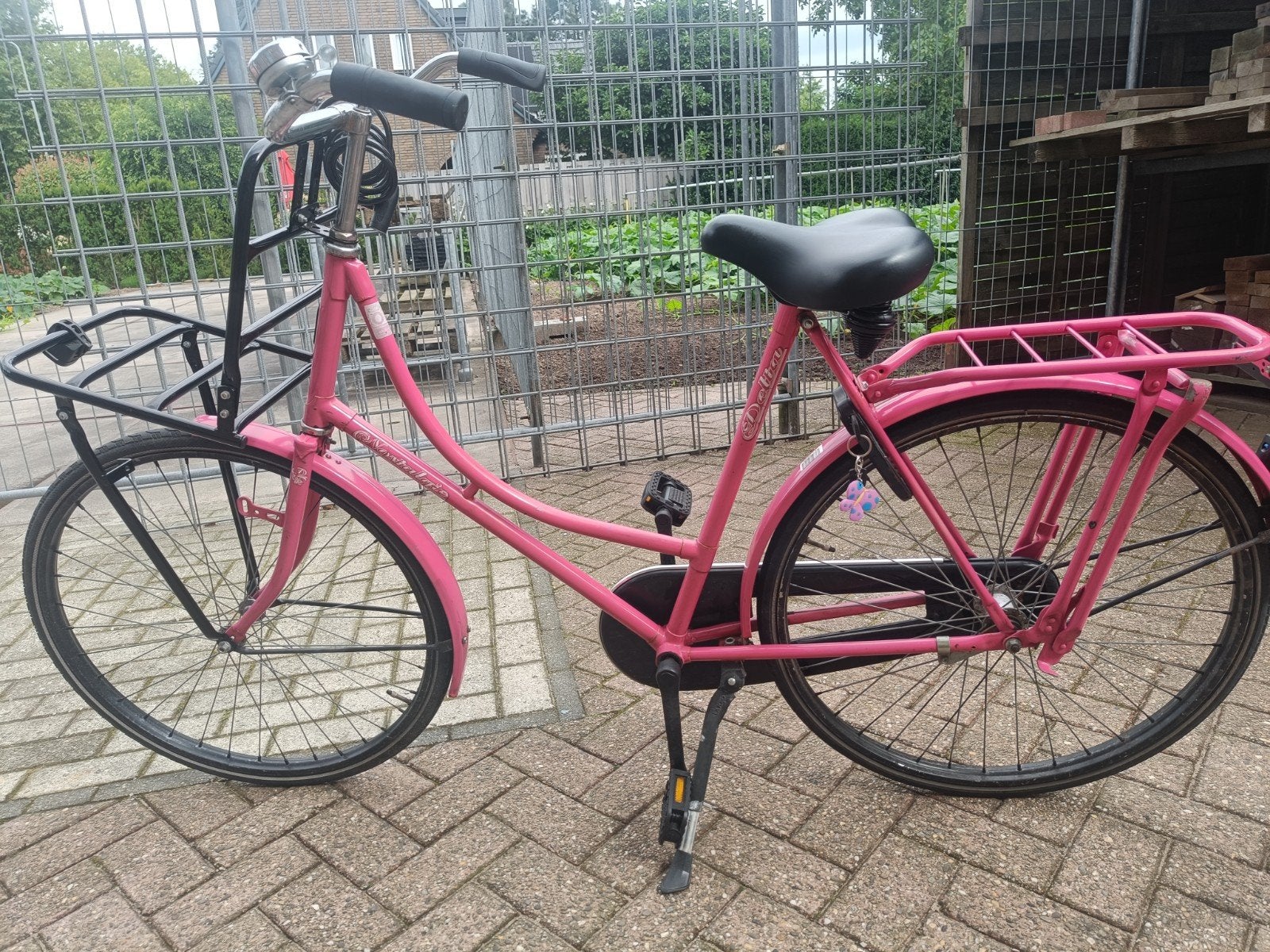 Delta roze meiden fiets met zwarte voordrager, Ophalen, Terugtraprem, Gebruikt, Versnellingen