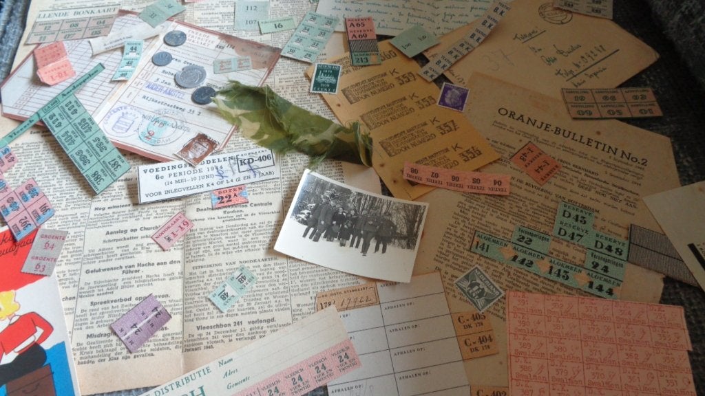 Set 4 Oorlog wo2 bonnen geld munt krant foto document ww2, Verzamelen, Verzenden, Overige soorten, Nederland, Overige typen