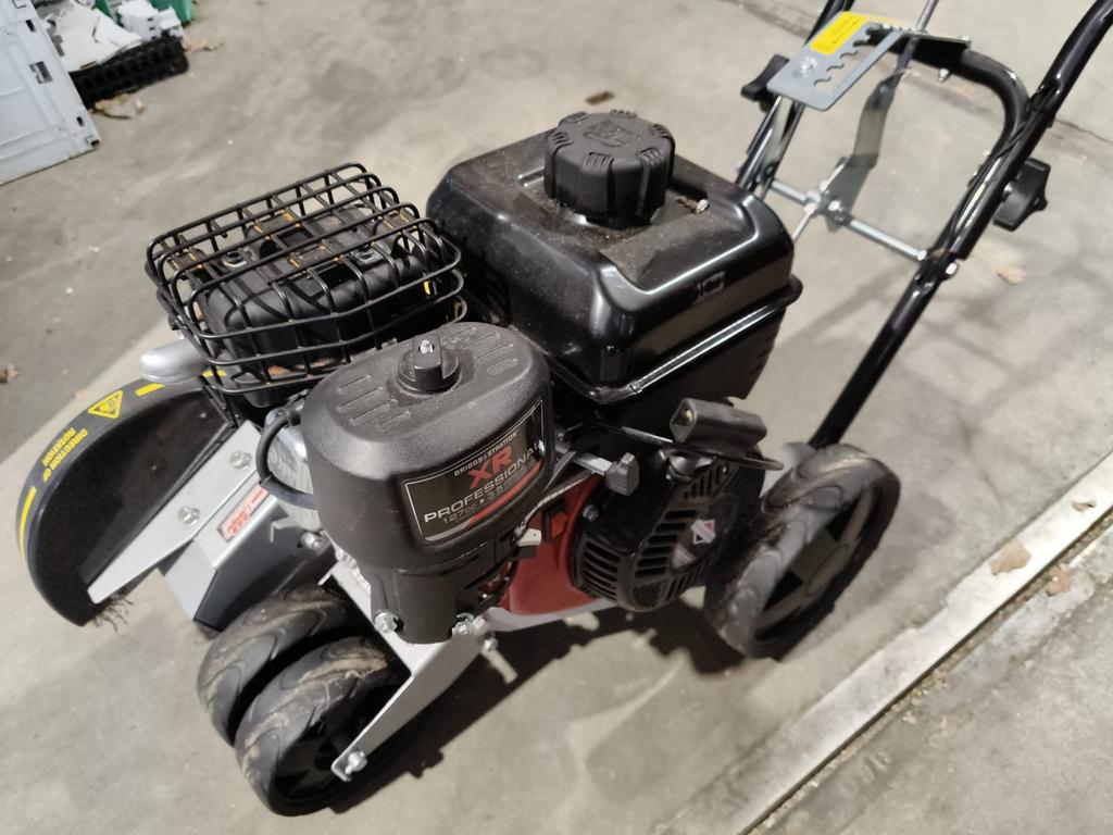 Kantenmaaier Briggs & Stratton XR Professional, Cirkelmaaier, Gebruikt, Ophalen of Verzenden, Benzine-grasmaaier