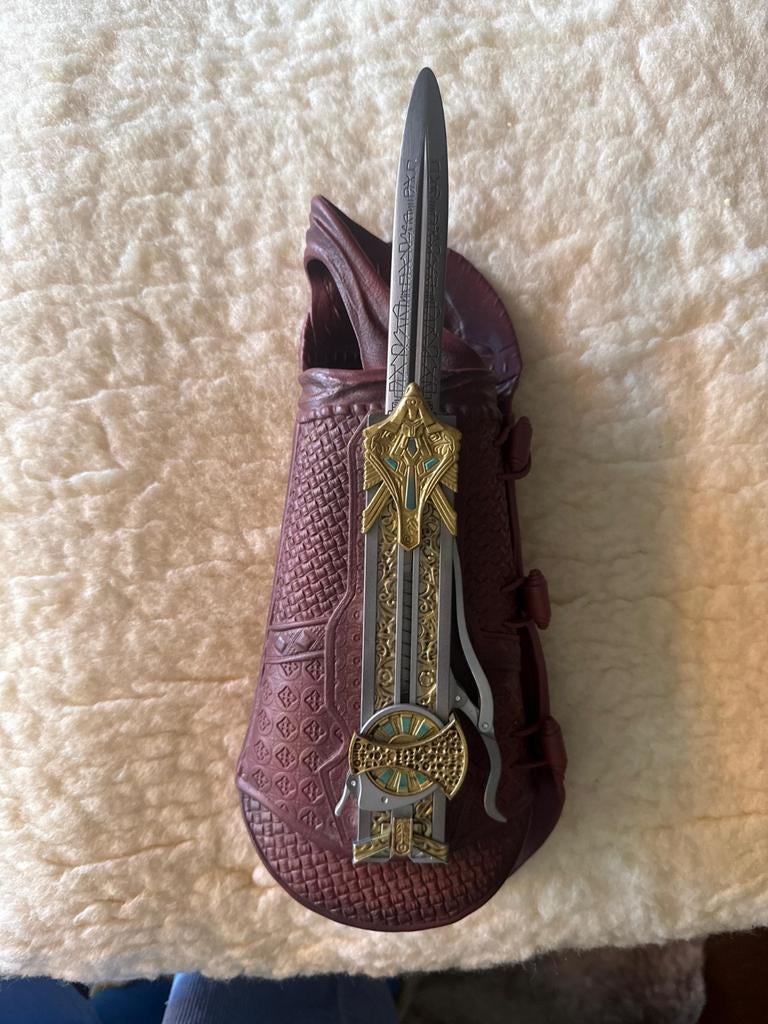 Assassins Creed hidden blade met schede Ubisoft collectors i, Ophalen of Verzenden, Zo goed als nieuw, Avontuur en Actie