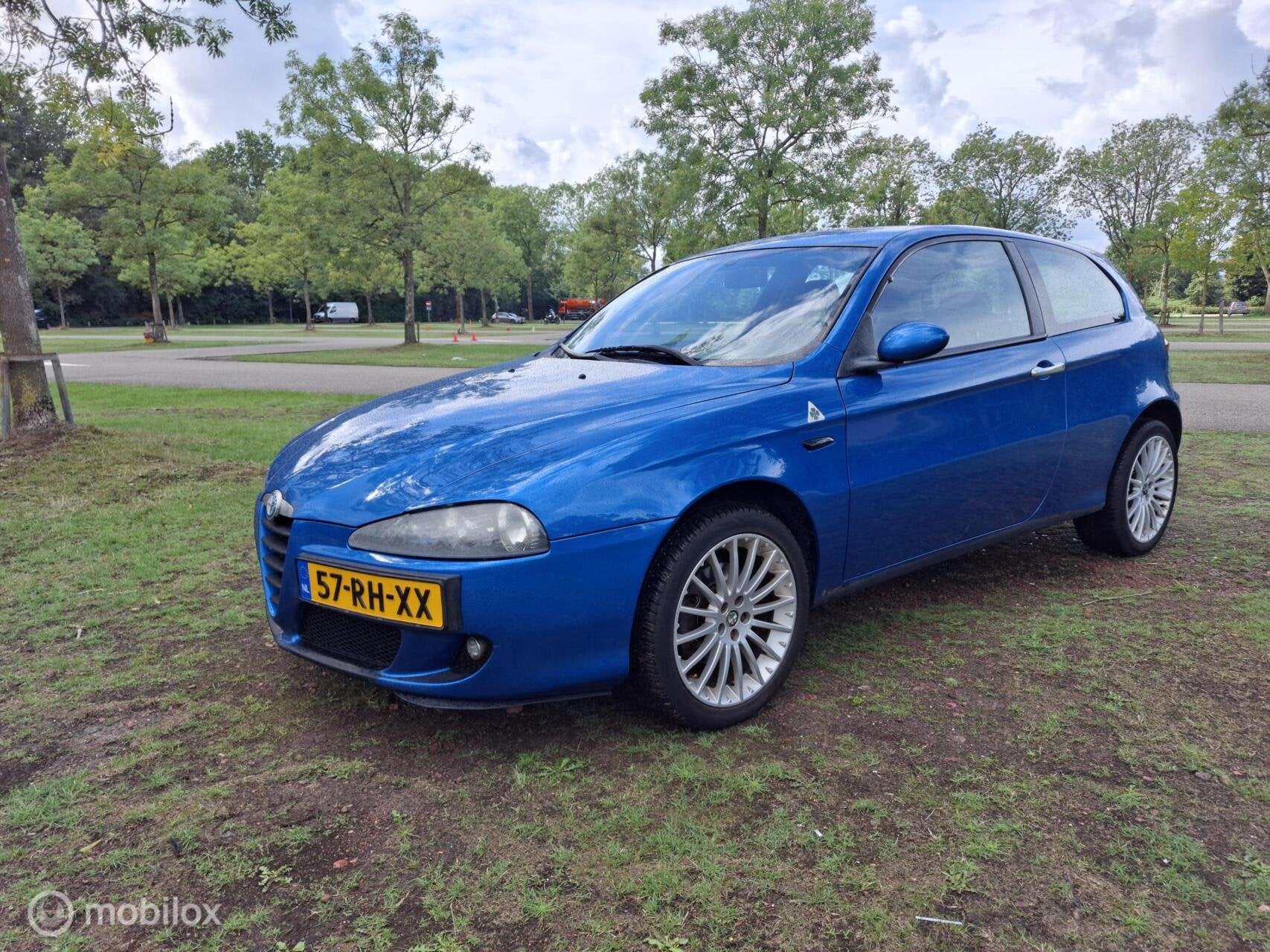 Alfa Romeo 147 1.6 T.Spark Veloce Impression APK 09/2027, Auto's, Voorwielaandrijving, Stof, Gebruikt, Zwart
