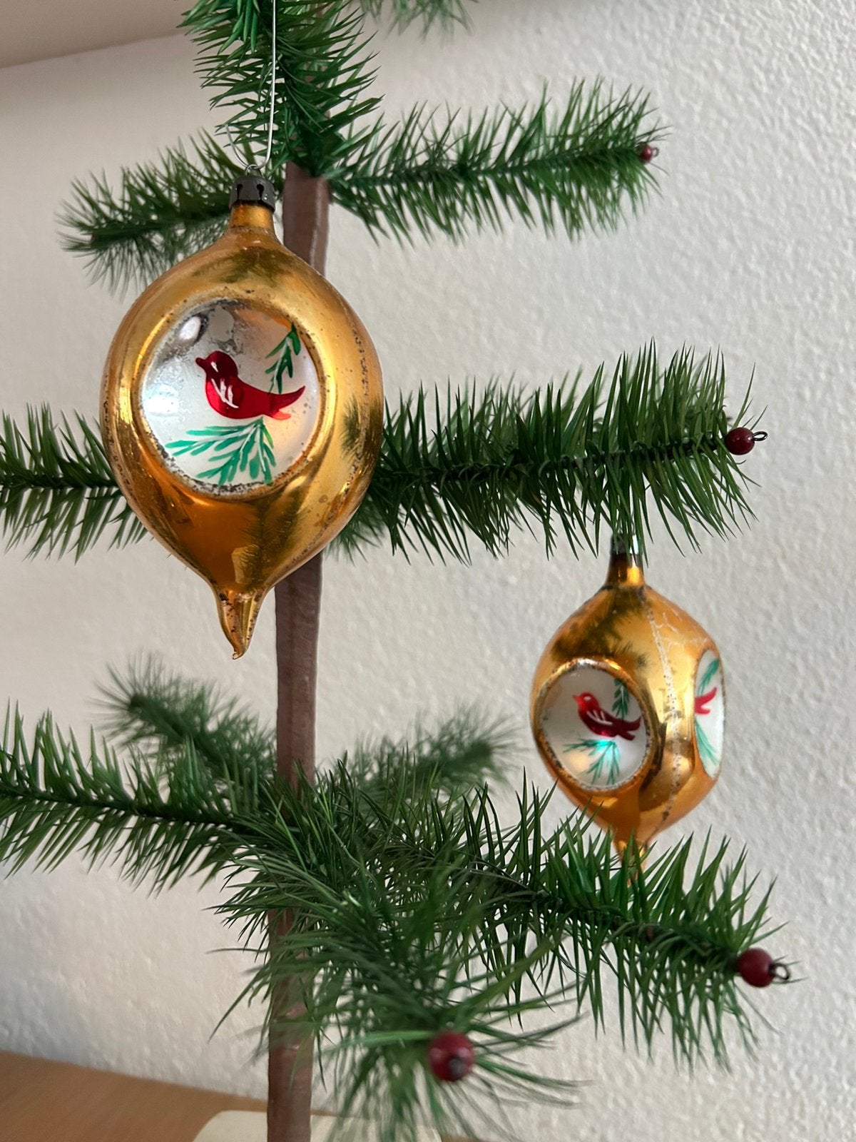 2 identieke oude deuk kerstballen, Ophalen of Verzenden, Gebruikt