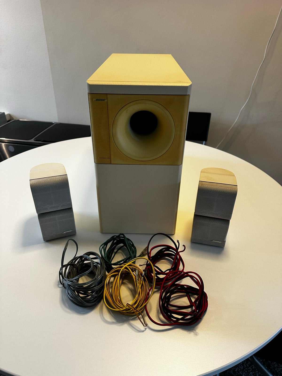 Bose Acoustimass 5 Series II Direct/Reflecting Speaker Syste, 150 watt of meer, Gebruikt, Inclusief kabels, Speakerset