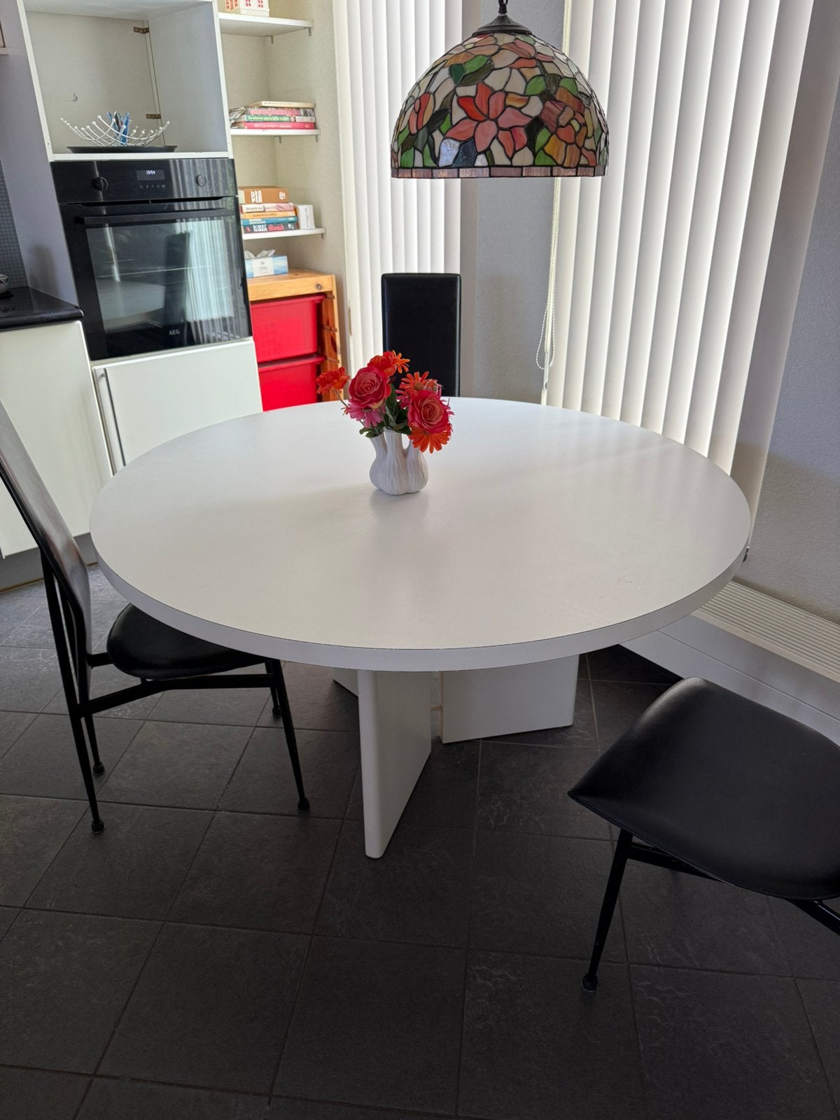 Vintage design ronde eettafel met architectonische kolomvoet, Ophalen, 200 cm of meer, 50 tot 100 cm, Zo goed als nieuw