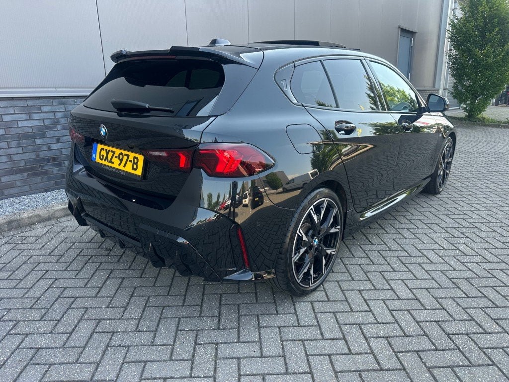 Bmw 1-SERIE M-uitvoering hybride alcantara interieur Led kop, Auto's, BMW, Gebruikt, 150 pk, Zwart, Origineel Nederlands