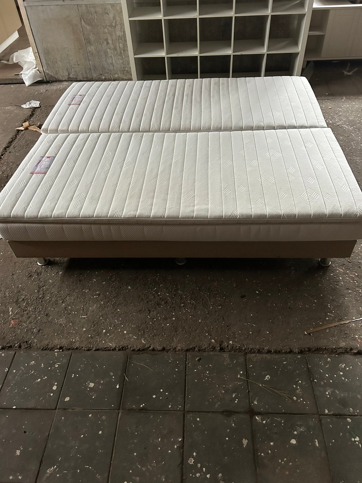 2 persoons bed lengte 205cm breedte 185cm hoogte 50cm, Huis en Inrichting, Ophalen, Gebruikt, Tweepersoons, 160 cm