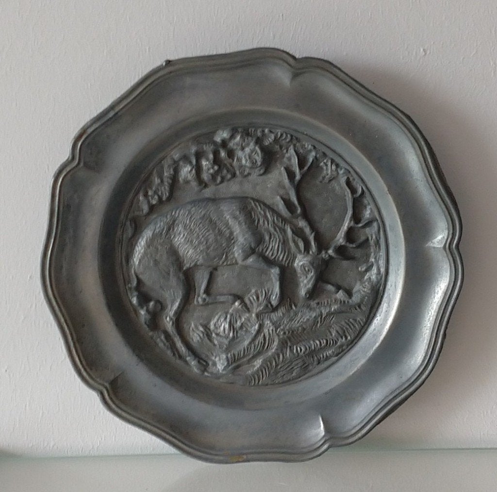 relief engeltjes tinnen bord, thema hertenjacht, volgnr 1, Ophalen of Verzenden