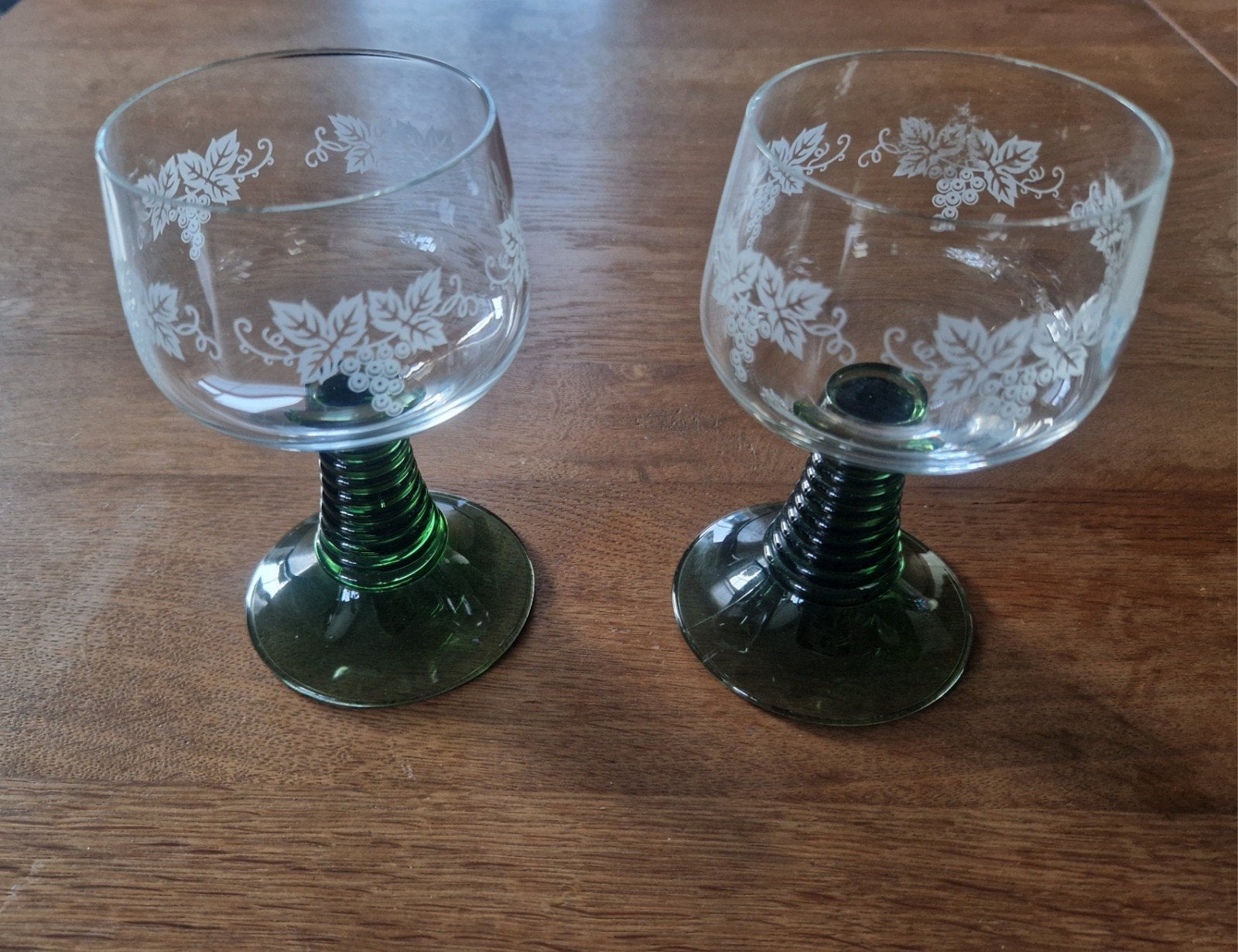2x vintage Roemer wijnglas met druivenmotief, Antiek en Kunst, Antiek | Glas en Kristal, Ophalen
