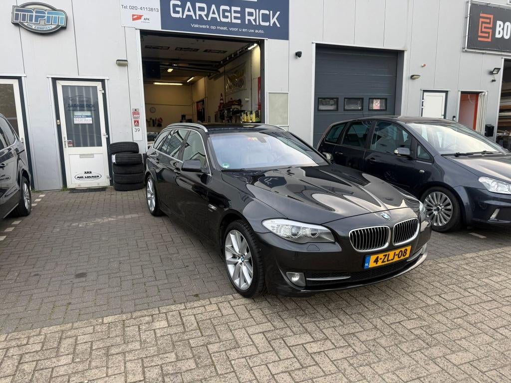 BMW 5-Serie 535XI High Executive X-Drive **UNIEK EXEMPLAAR**, Auto's, Automaat, Euro 5, Beige, 2000 kg
