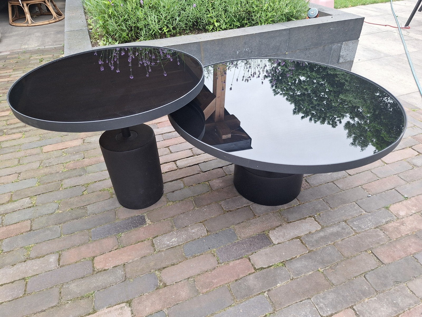 Set van 2 zwarte bijzettafels met glazen blad, Minder dan 55 cm, Gebruikt, Rond, Glas