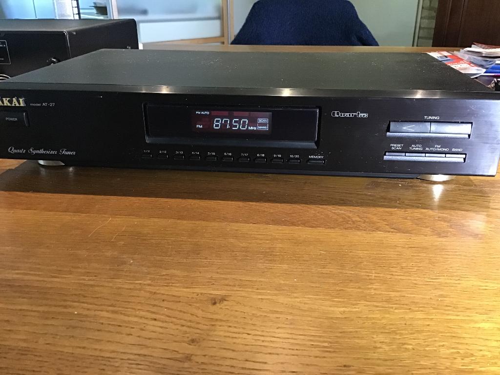 Akai Quartz Synthesizer Tuner AT-27L, Ophalen, Zo goed als nieuw