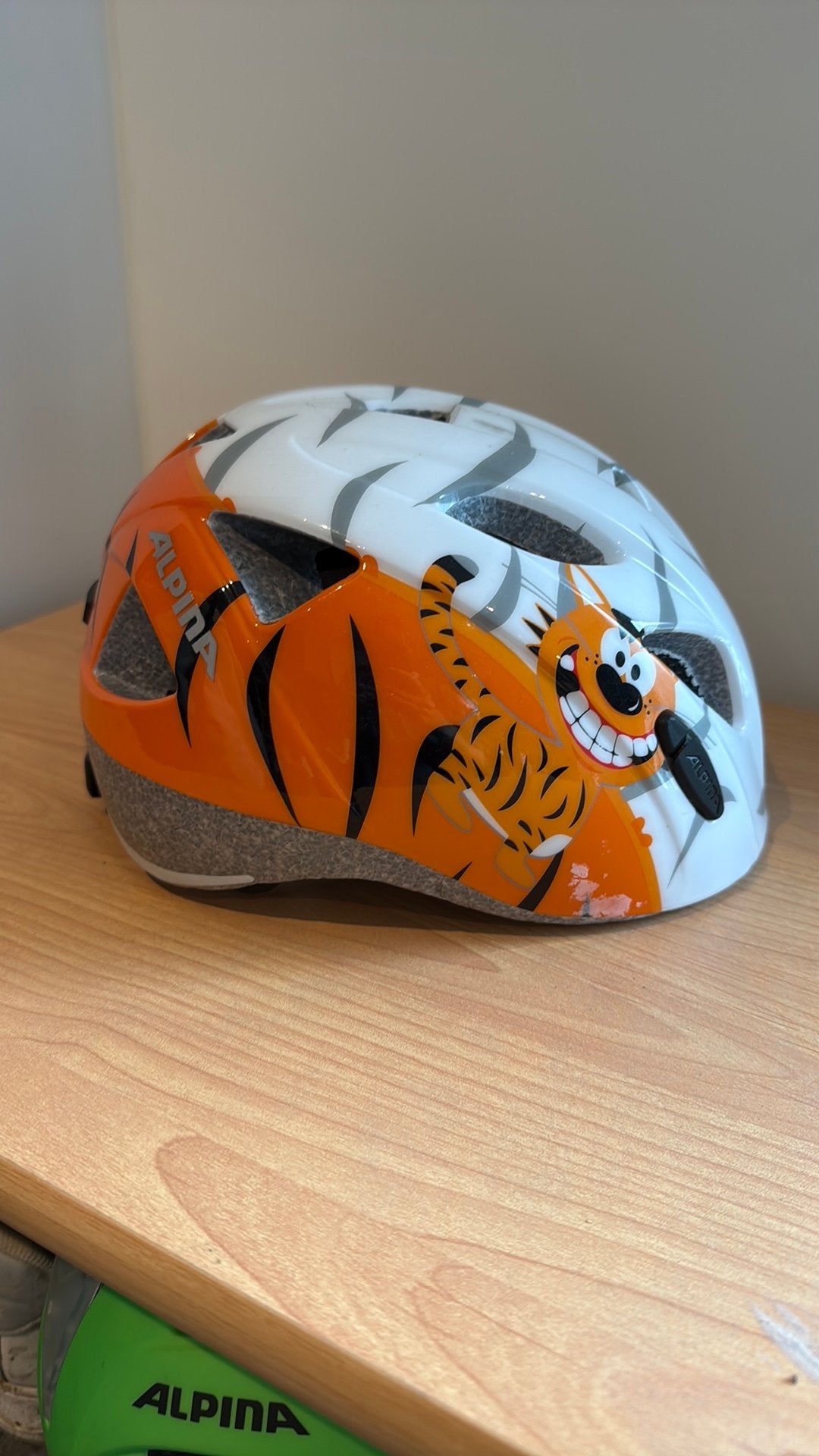 Alpina kinderhelm, Ophalen, Zo goed als nieuw