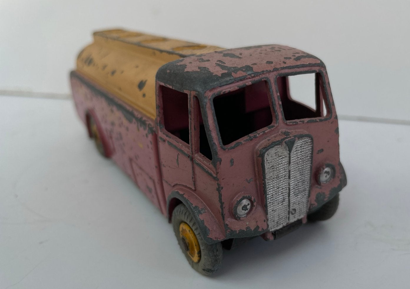 Vintage Dinky Toys Shell Chemicals Tankwagen, Antiek en Kunst, Ophalen of Verzenden