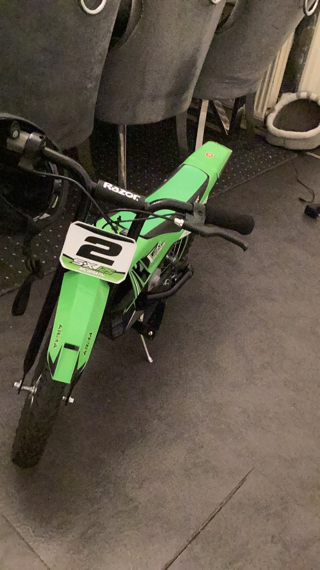 Razor mini dirtbike 15 kmpu met gashendel van 15 kmpu, Ophalen, 300 cc, Nieuw, Schijfrem
