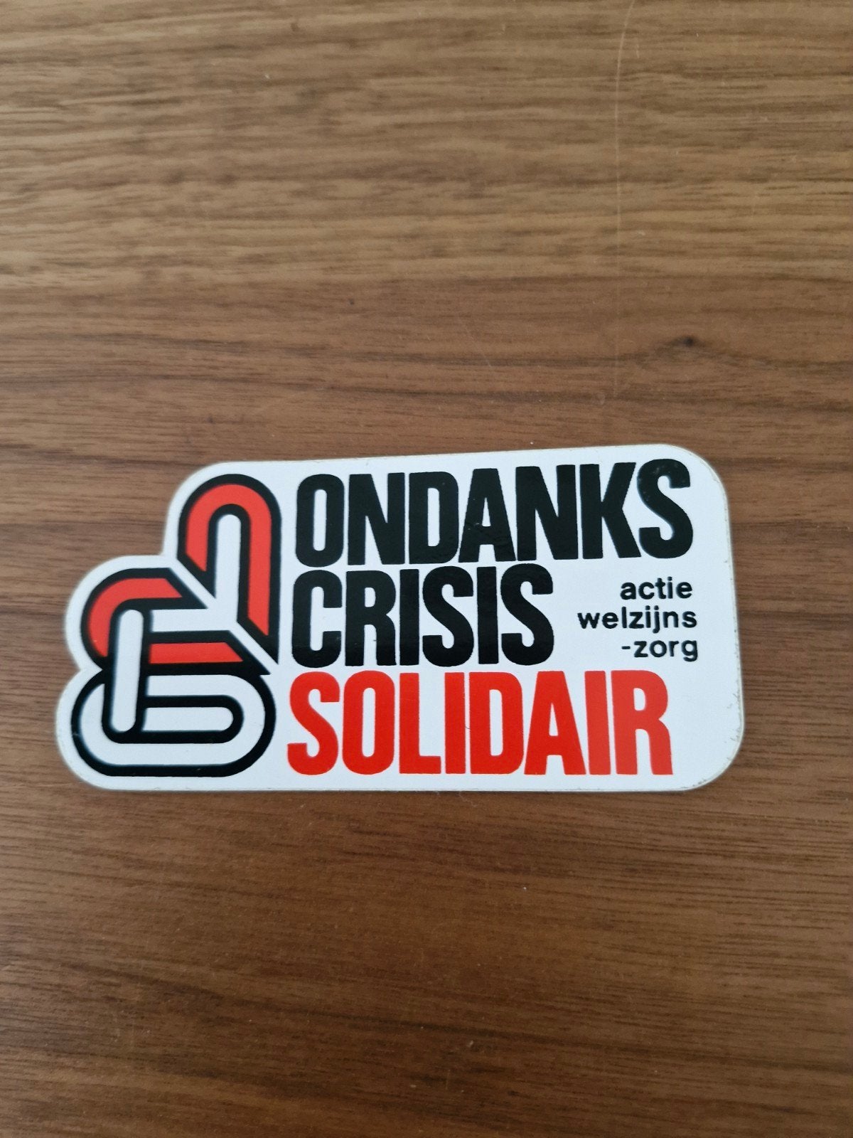 10664 sticker "Ondanks Crisis Solidair" actie welzijnszorg, Ophalen of Verzenden, Gebruikt, Overige typen