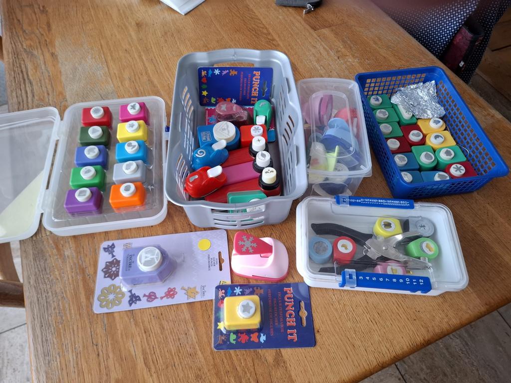 Grote collectie ponsen (ca. 50 stuks) voor knutselen, Geschikt voor karton, Overige thema's, Meerkleurig, Zo goed als nieuw