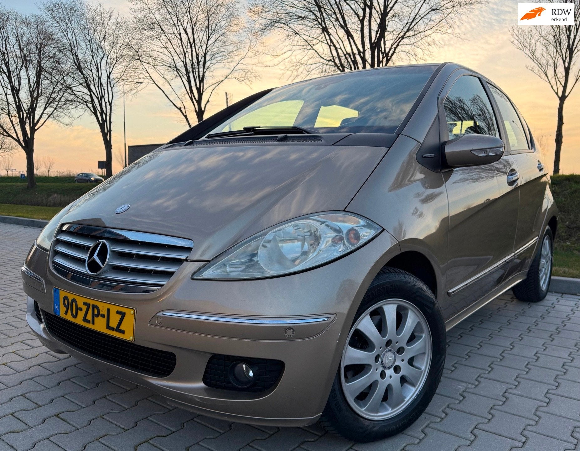 Mercedes-Benz A-klasse 170 Elegance AUTOMAAT/NAP/TREKHAAK/, Gebruikt, 4 cilinders, 116 pk, Beige