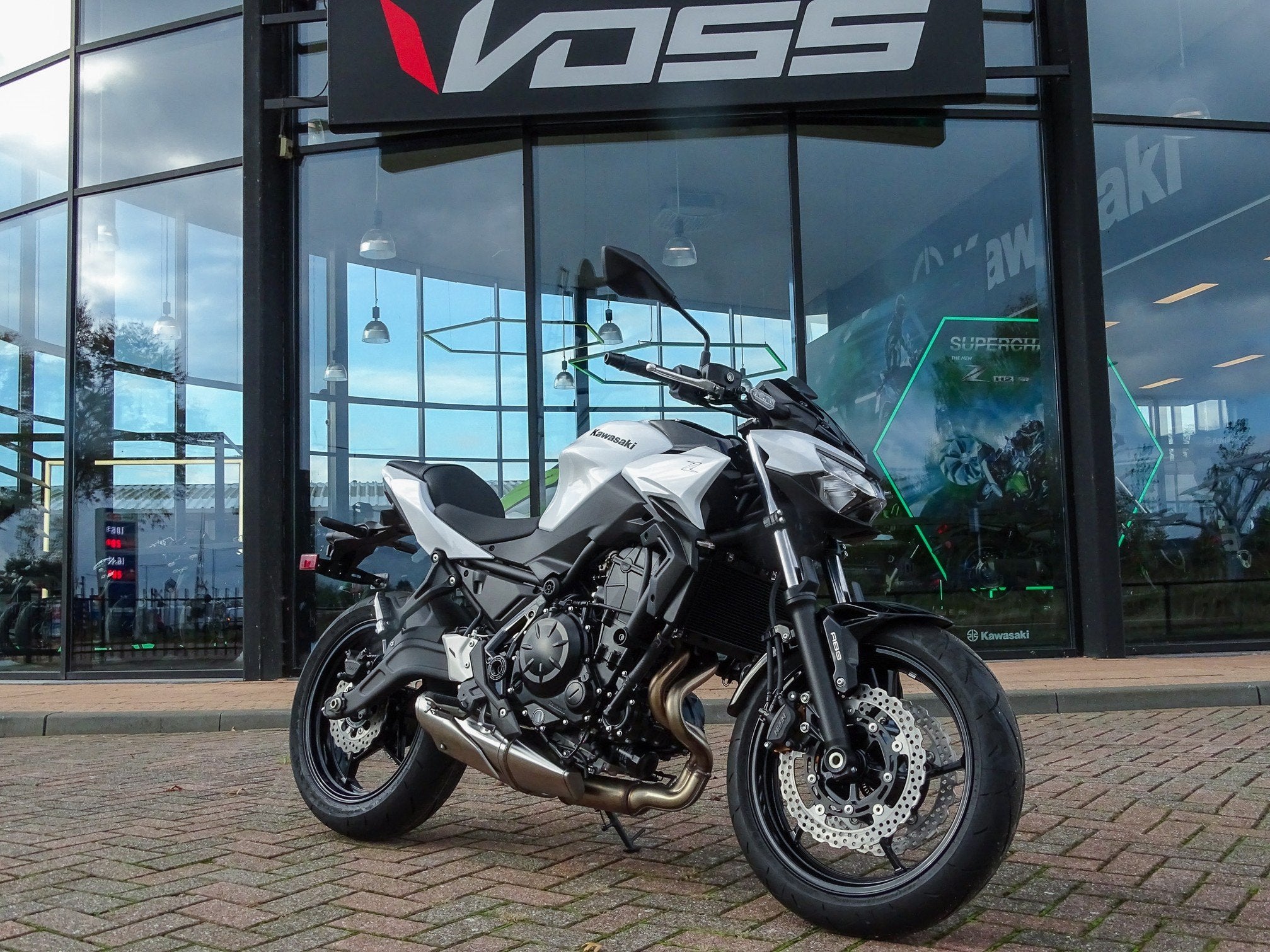 Kawasaki Z650 (bj 2026), Motoren, Motoren | Kawasaki, 649 cc, Bedrijf, Info@kawasaki.nl, Jacobus Spijkerdreef 1-3
2132 PZ  Hoofddorp, NL