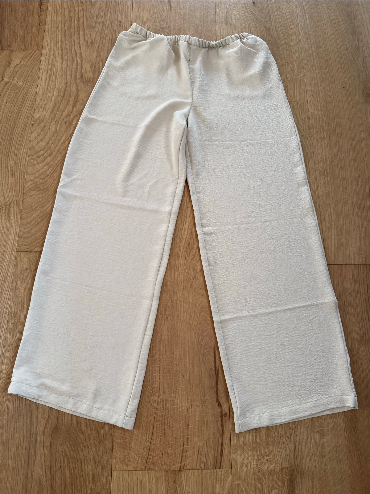 Zara, Wijde Broek Beige Maat L, Kleding | Dames, Broeken en Pantalons, Beige, Maat 42/44 (L), Nieuw, Ophalen of Verzenden