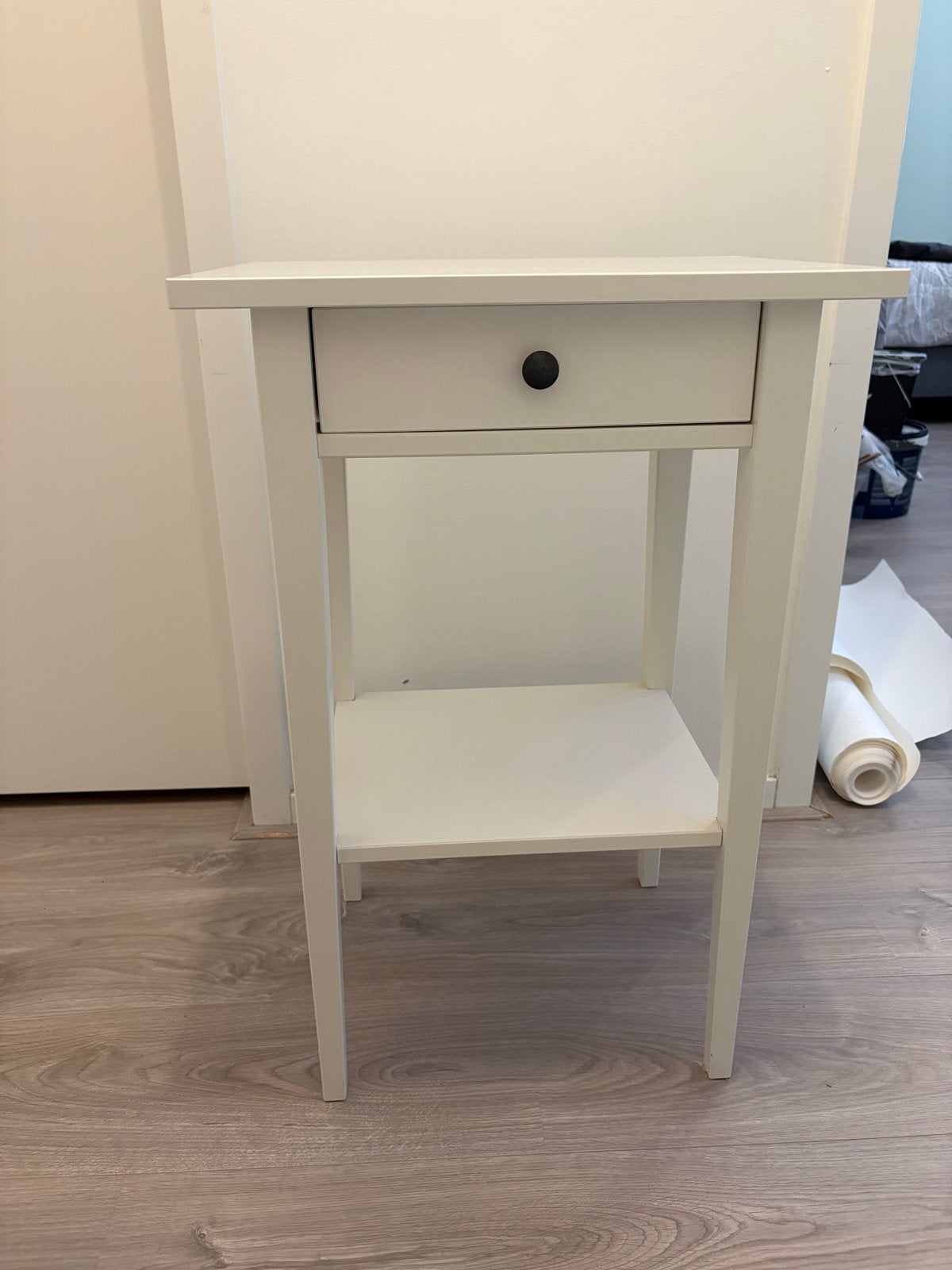 1 IKEA Hemnes nachtkastje, Ophalen, Minder dan 45 cm, Zo goed als nieuw, 70 cm of meer