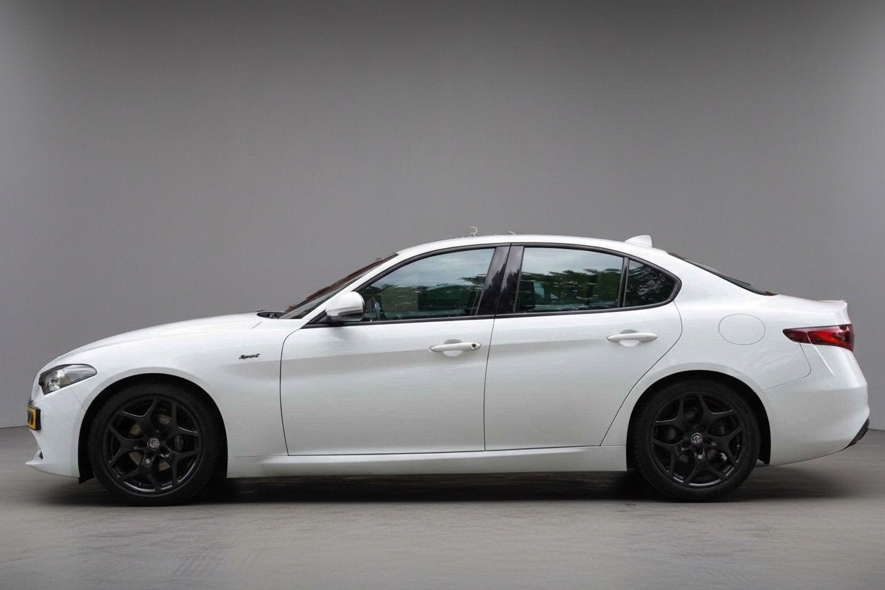 Alfa Romeo Giulia 2.2 Sprint / BTW / Trekhaak / 18'Inch / Ad, Auto's, Alfa Romeo, 745 kg, Gebruikt, Wit, Origineel Nederlands