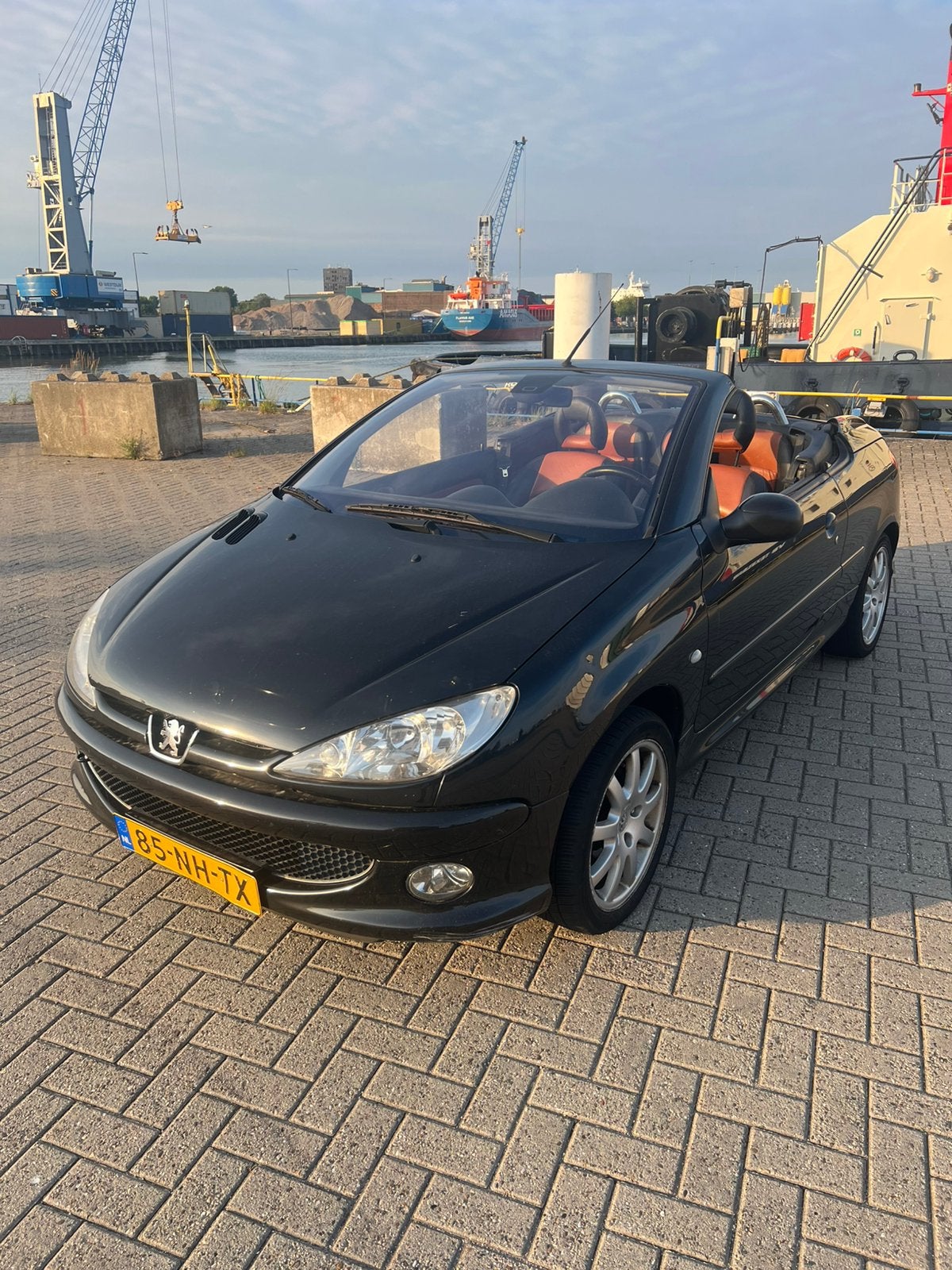 Peugeot 206 cc CABRIO AIRCO 2003 zwart, Auto's, Peugeot, 136 pk, 4 cilinders, Cabriolet, 4 stoelen