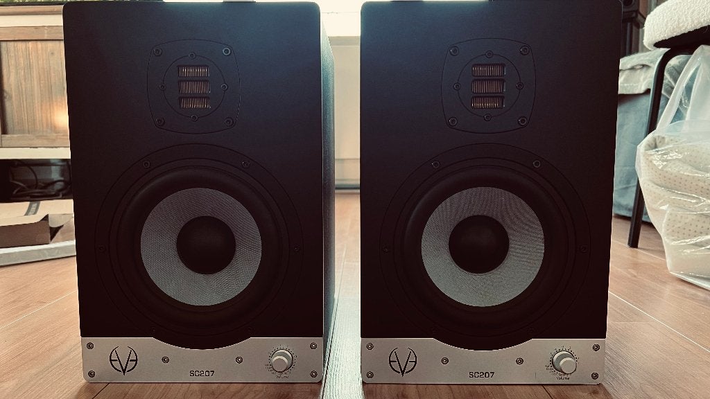 Eve SC207 Actieve monitor speaker(s), Speakerset, Zo goed als nieuw, 60 tot 120 watt, AUX-ingang