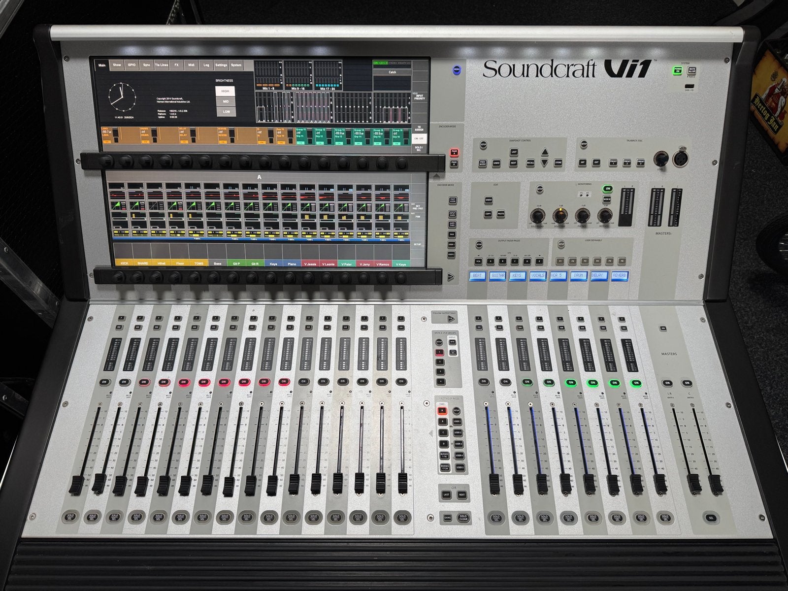 Soundcraft Vi1 Digitale Live Sound Console met Flightcase, Ophalen of Verzenden, Gebruikt, 20 kanalen of meer, Microfooningang