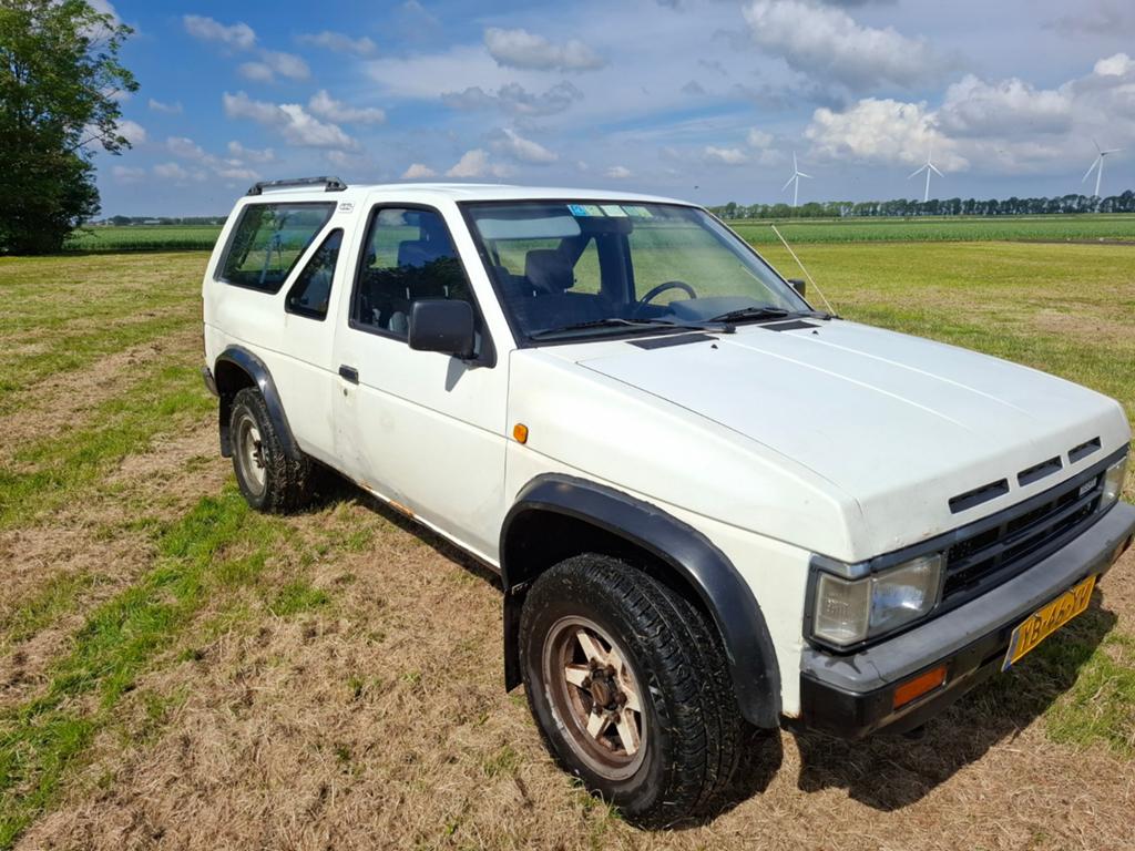 Nissan Terrano 2.4 E 4WD K6 1990 Wit, Auto's, Nissan, Particulier, Terrano, 4x4, Benzine, SUV of Terreinwagen, Handgeschakeld