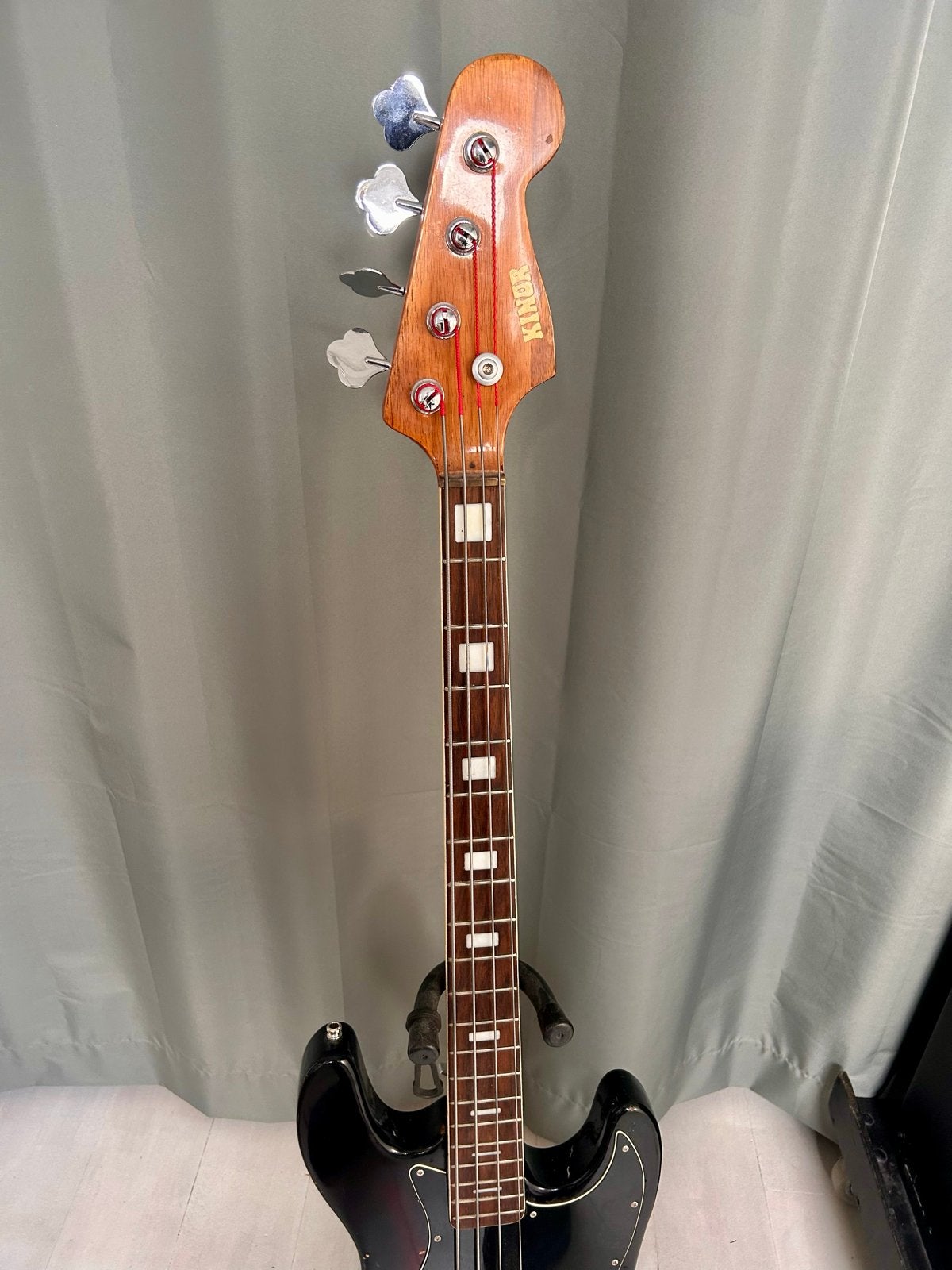 Kinor Basgitaar (Jazz stijl) met Peavey KB/A 300 Basinstalla, Ophalen, Gebruikt, Elektrisch