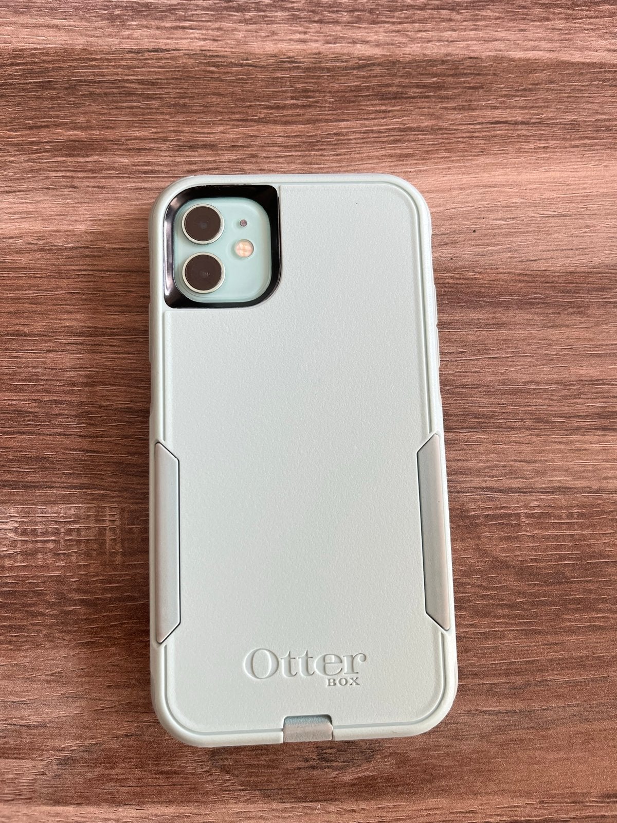 Foto 17 van iPhone 11 (128GB) Groen met OtterBox hoesje