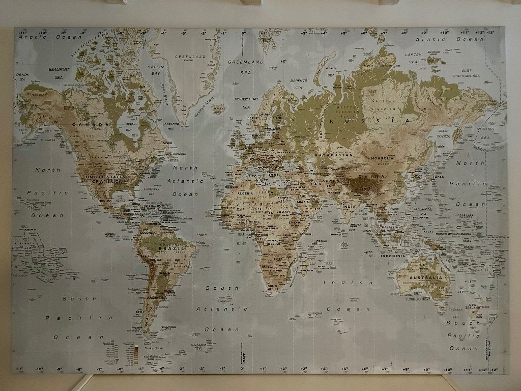 Wereldkaart wanddecoratie op aluminium frame, Ophalen, Meerkleurig, Textiel, 200 cm