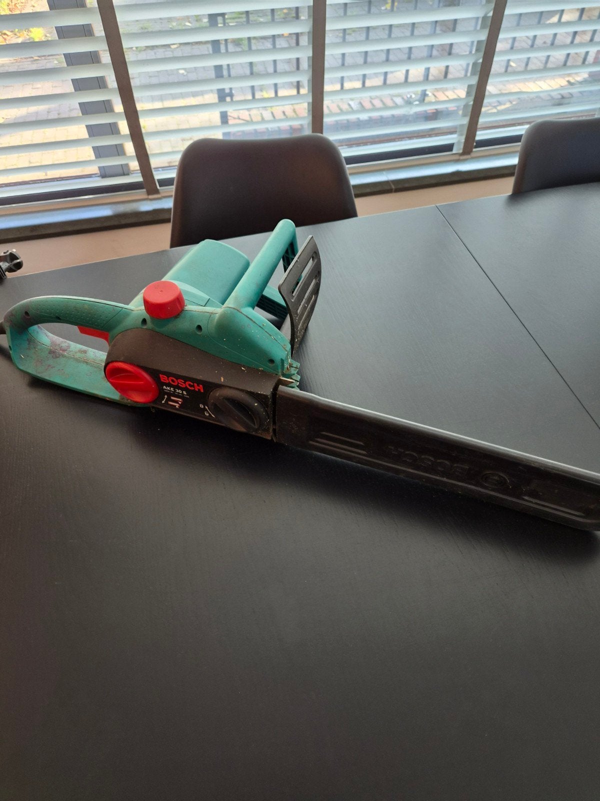Bosch AKE 30 S elektrische kettingzaag - 1800W, Gebruikt, Kettingzaag, Ophalen of Verzenden, 30 tot 70 mm