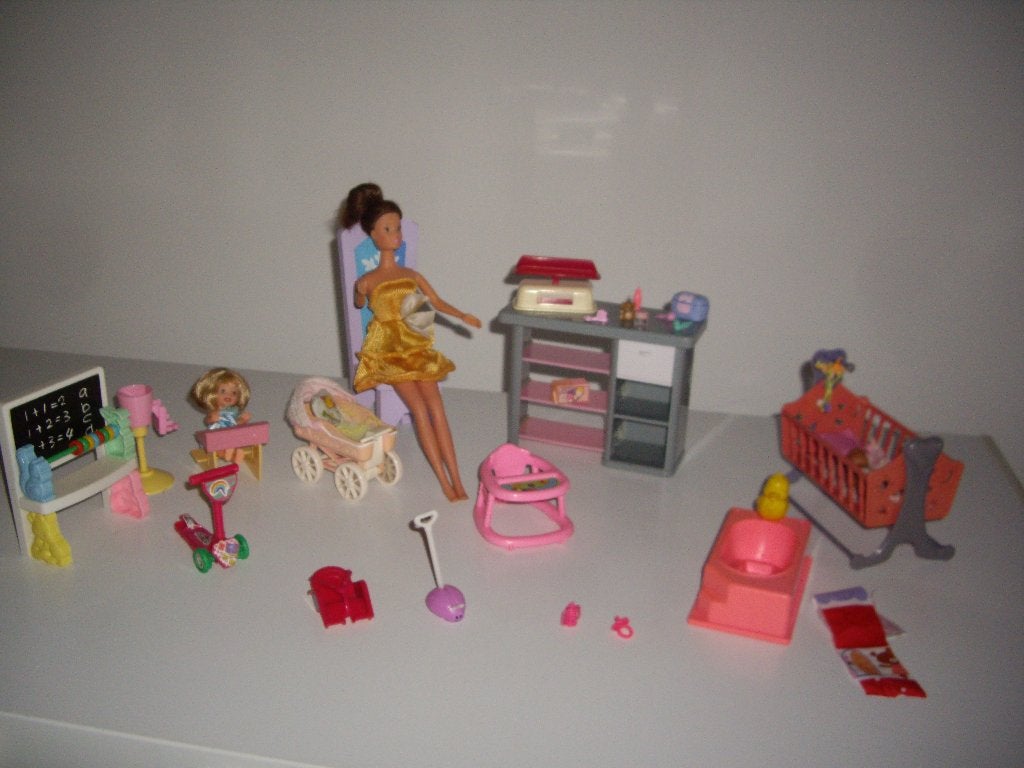 barbie met babykamer, Ophalen of Verzenden, Zo goed als nieuw, Barbie