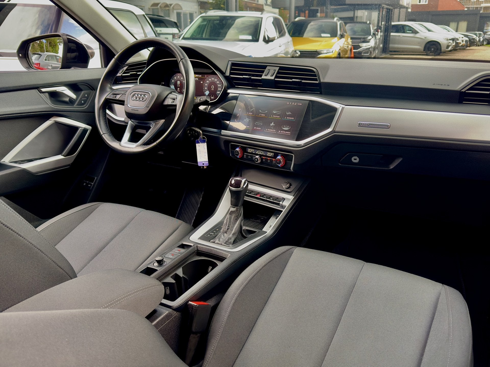 Audi Q3 Sportback 45 TFSI e AUT6 BLACK-EDITION 2024 ! APPLE-, Auto's, Dealer onderhouden, Gebruikt, Euro 6, Zwart