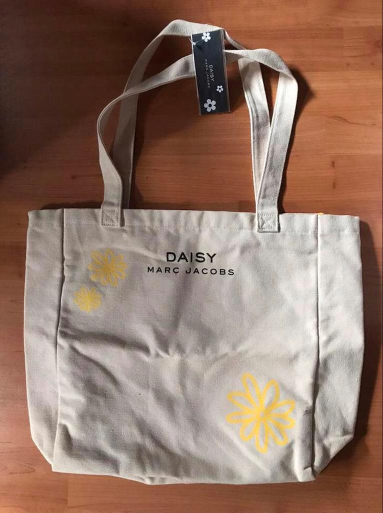 Grote canvas tas van Daisy parfum met labels Marc Jacobs, Sieraden, Tassen en Uiterlijk, Tassen | Damestassen, Ophalen of Verzenden