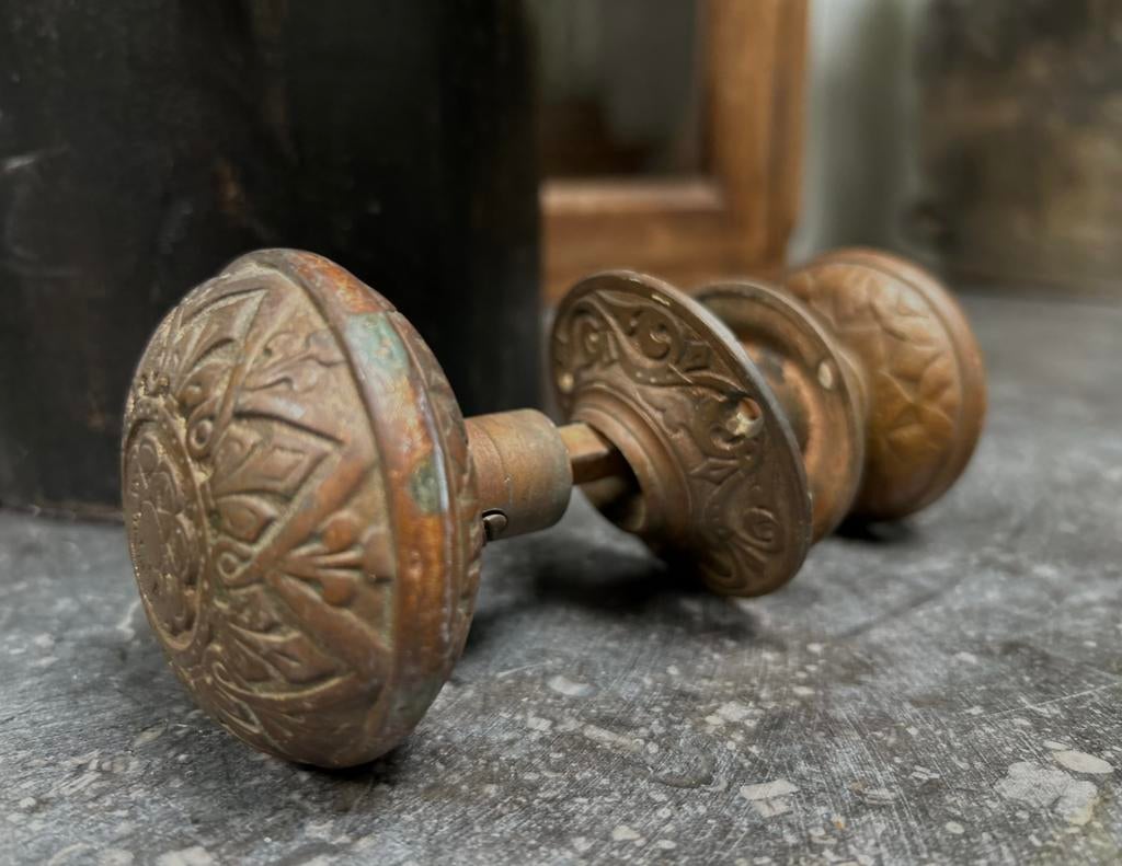 Oude set deur knoppen & rozetten deurbeslag sober sleets, Ophalen of Verzenden