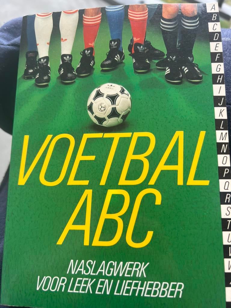 Voetbal ABC naslagwerk voor leek en liefhebber, Boeken, Ophalen of Verzenden, Zo goed als nieuw, Balsport