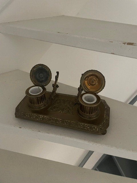 Antieke bronzen inktpot met twee inktreservoirs, Ophalen